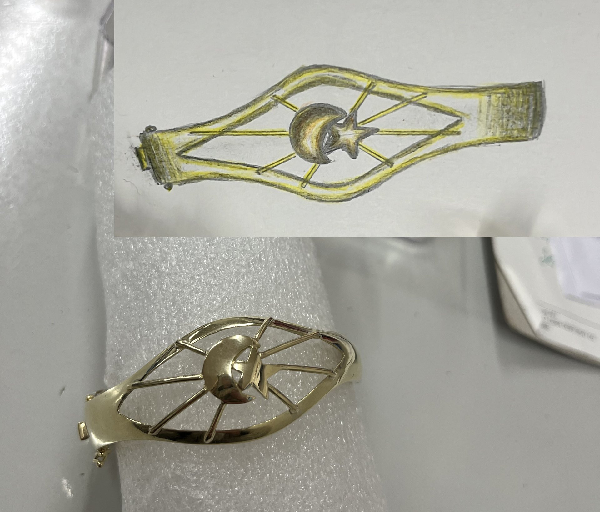 Farbige Entwurfszeichnung eines durchbrochenen Schmuckstücks mit Mond- und Sternmotiv, darunter die fertige Arbeit in Gold